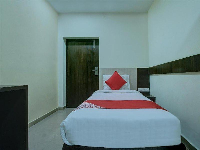 Hotel Tiruchendur Mani Iyer Palani Exteriör bild