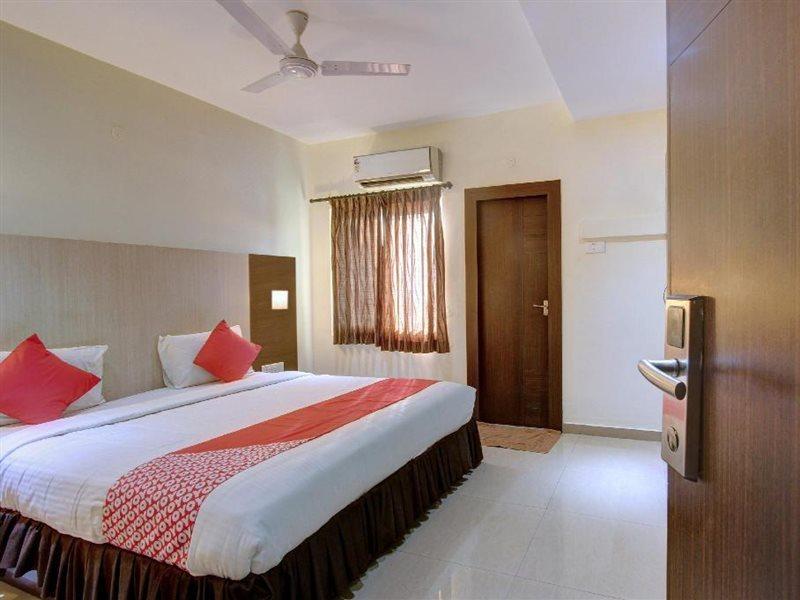 Hotel Tiruchendur Mani Iyer Palani Exteriör bild