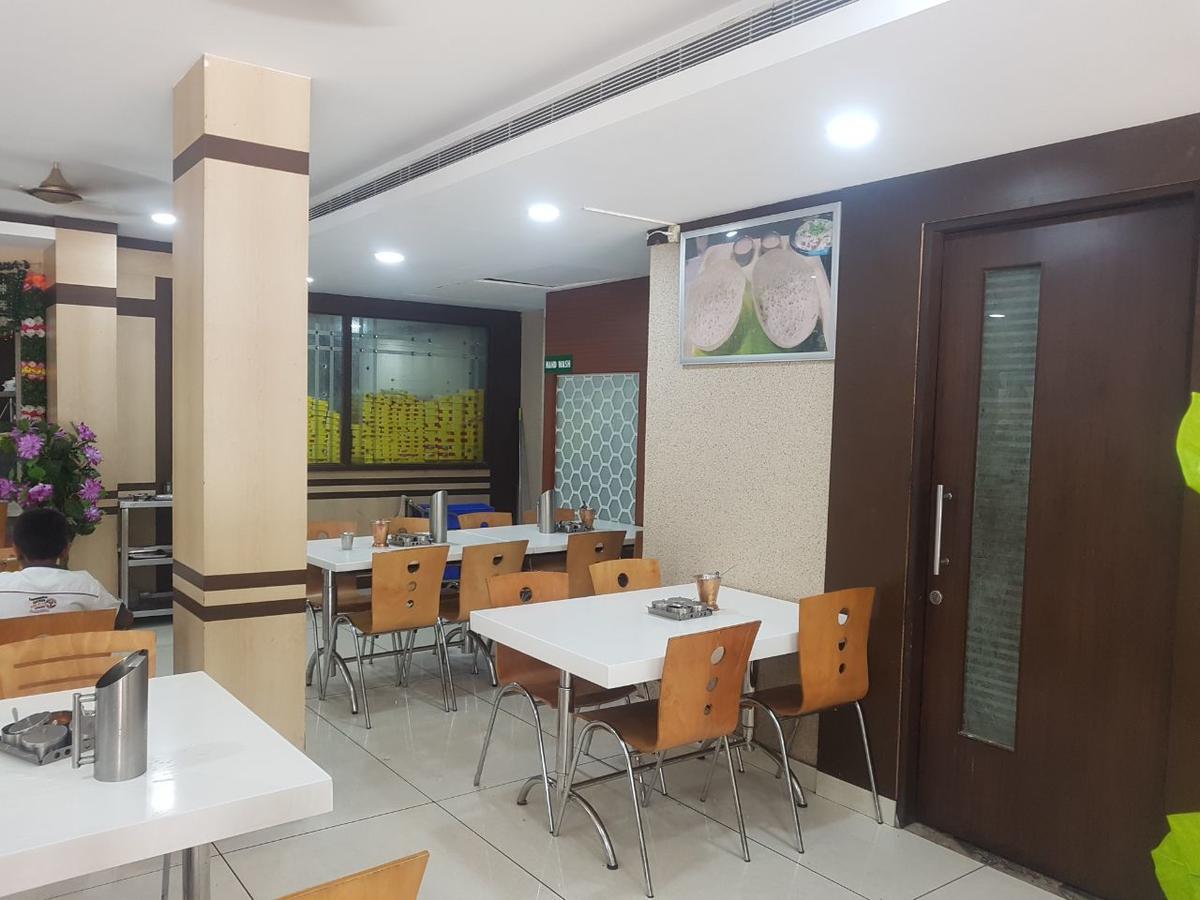 Hotel Tiruchendur Mani Iyer Palani Exteriör bild