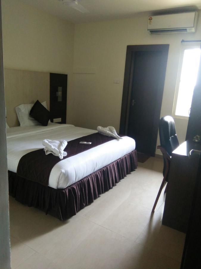 Hotel Tiruchendur Mani Iyer Palani Exteriör bild