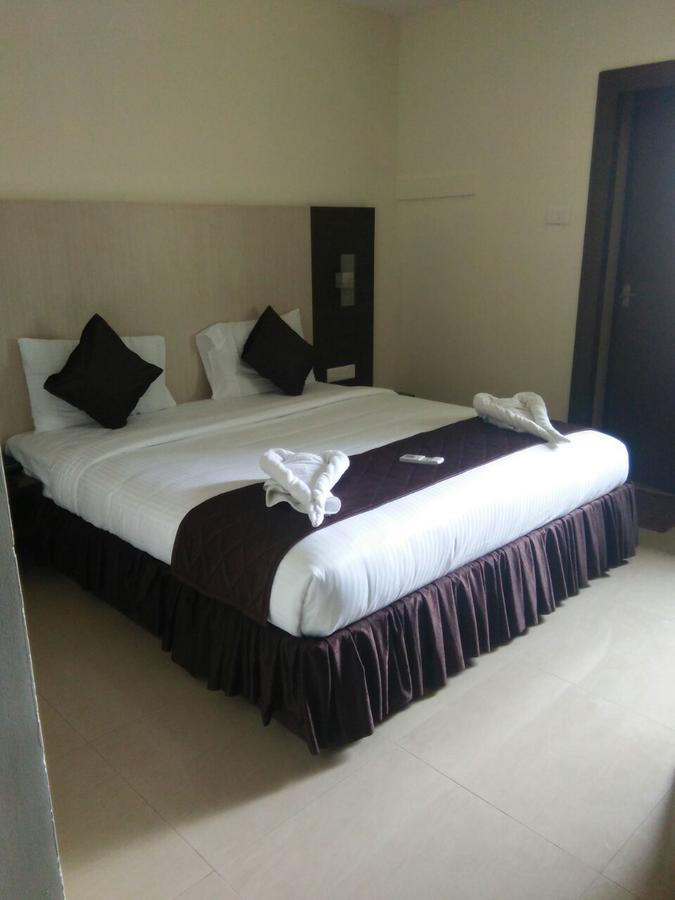 Hotel Tiruchendur Mani Iyer Palani Exteriör bild