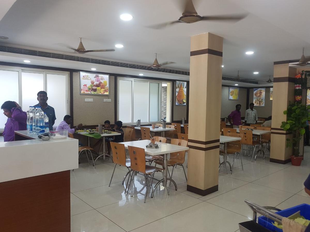 Hotel Tiruchendur Mani Iyer Palani Exteriör bild