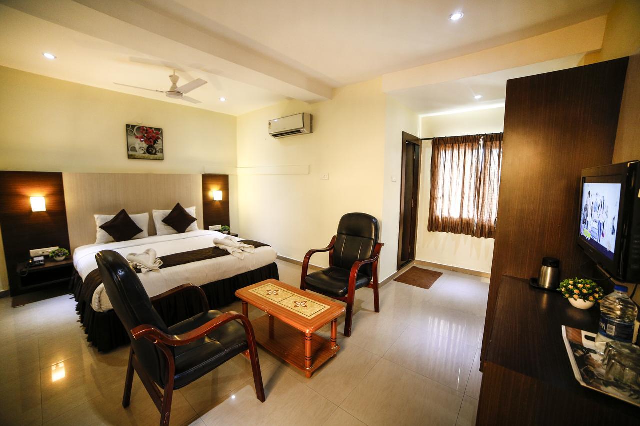 Hotel Tiruchendur Mani Iyer Palani Exteriör bild
