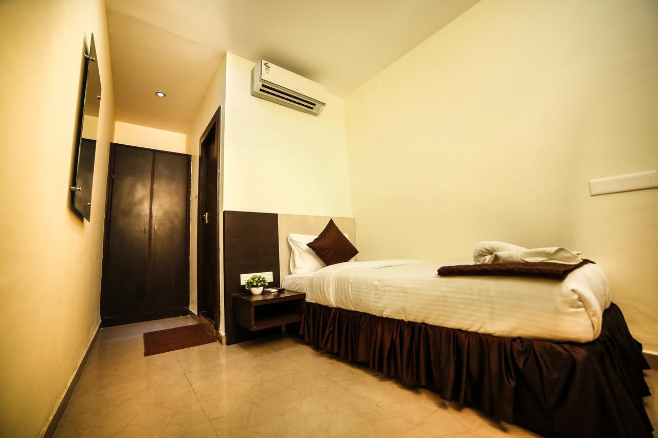 Hotel Tiruchendur Mani Iyer Palani Exteriör bild