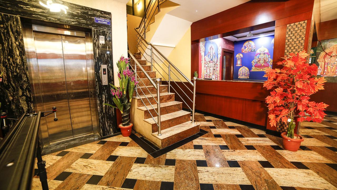 Hotel Tiruchendur Mani Iyer Palani Exteriör bild