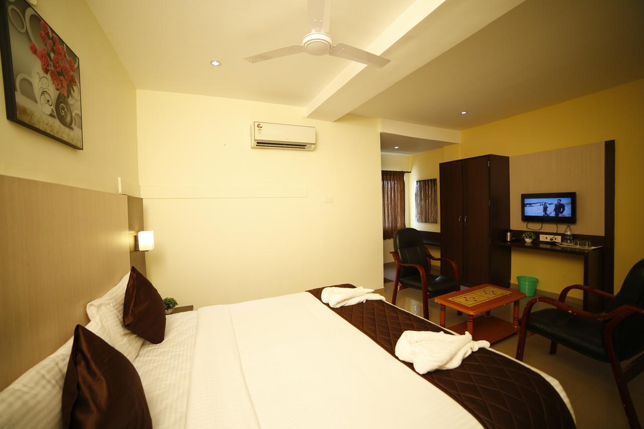 Hotel Tiruchendur Mani Iyer Palani Exteriör bild