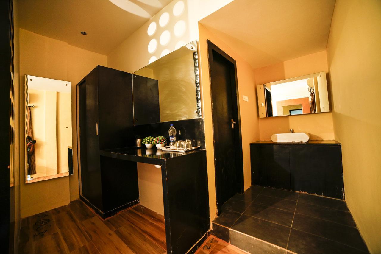 Hotel Tiruchendur Mani Iyer Palani Exteriör bild