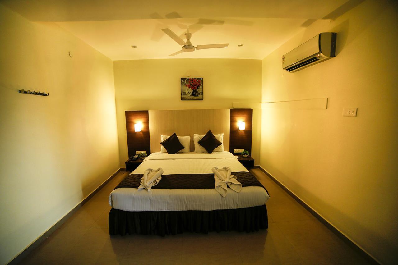 Hotel Tiruchendur Mani Iyer Palani Exteriör bild