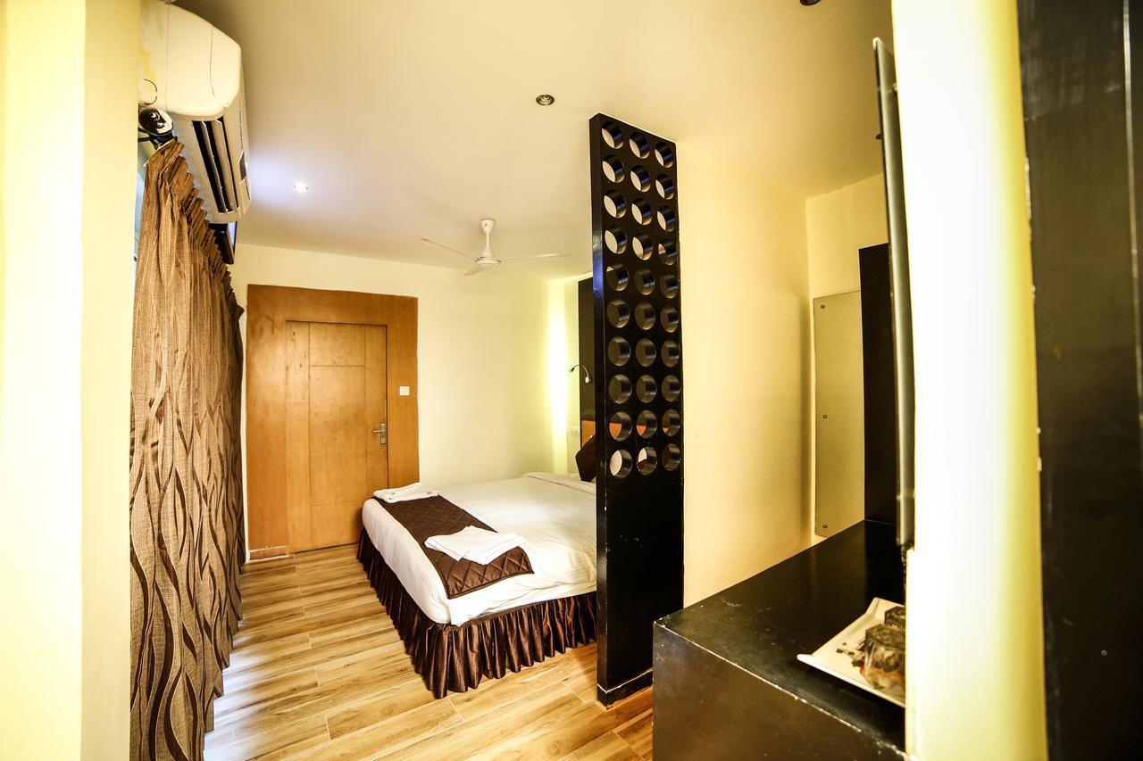 Hotel Tiruchendur Mani Iyer Palani Exteriör bild