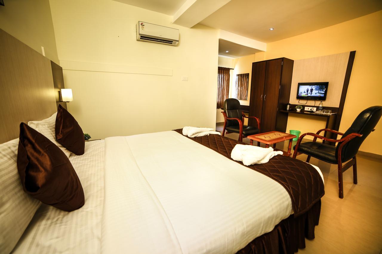 Hotel Tiruchendur Mani Iyer Palani Exteriör bild