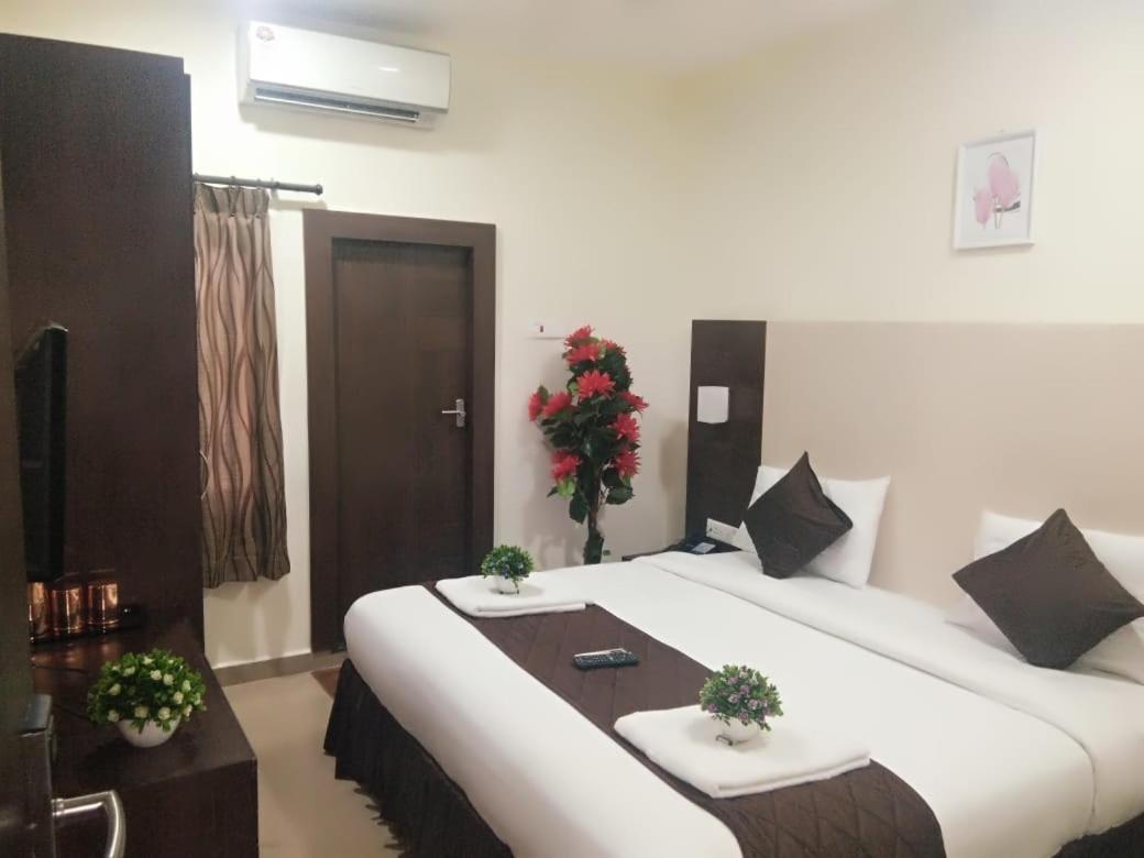 Hotel Tiruchendur Mani Iyer Palani Exteriör bild